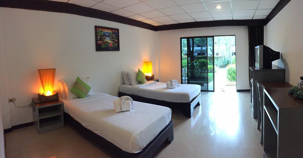 Bamboo Beach Hotel & Spa Patong Extérieur photo
