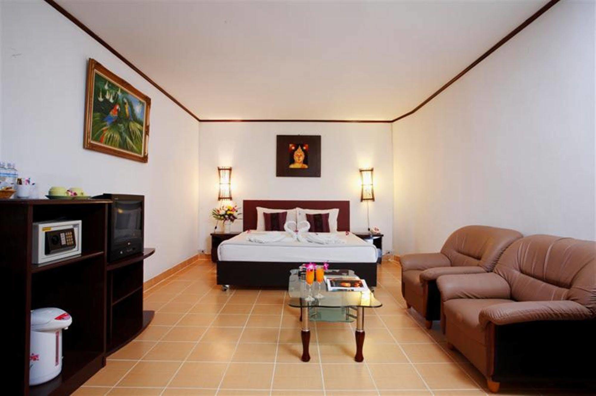 Bamboo Beach Hotel & Spa Patong Extérieur photo
