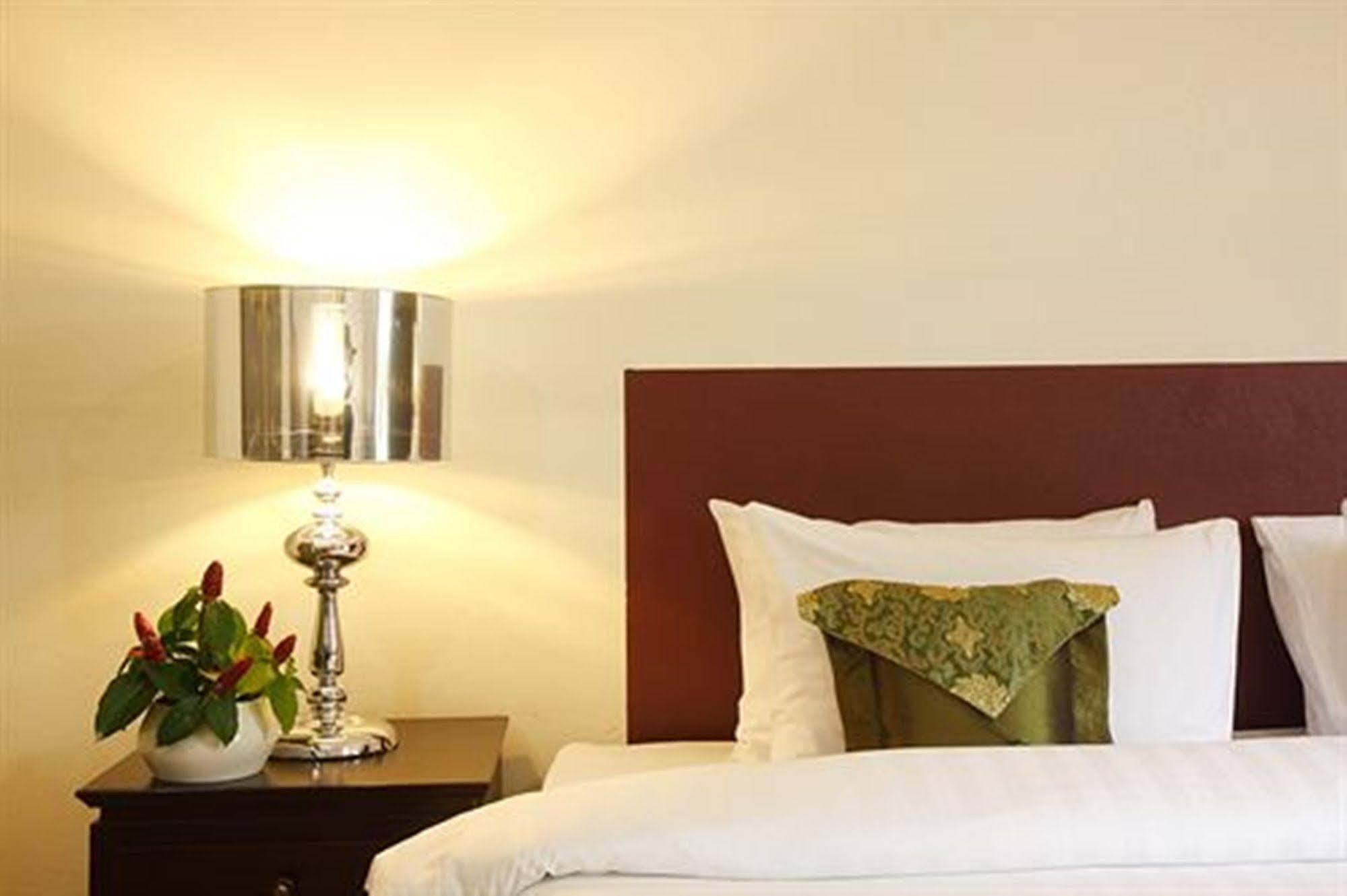 Bamboo Beach Hotel & Spa Patong Extérieur photo